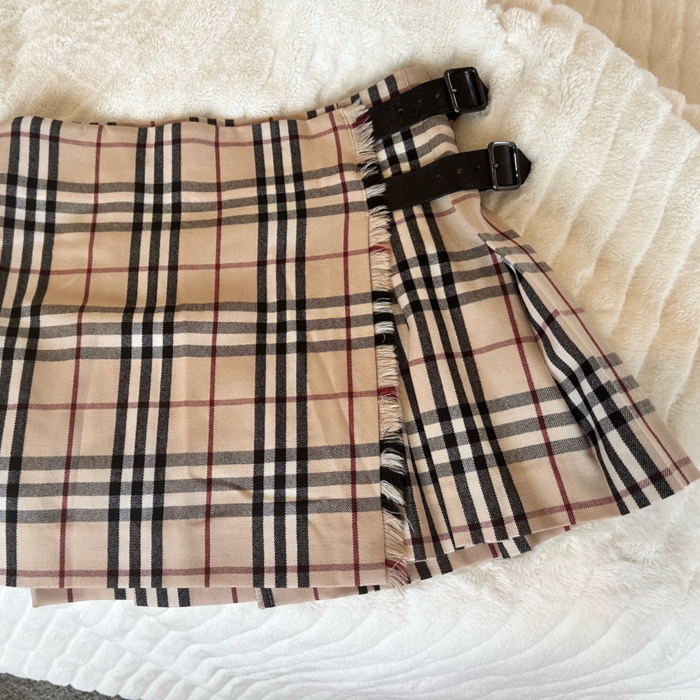 Burberry London Nova Check Wool Miniskirt Size 10.  Made in Scotland